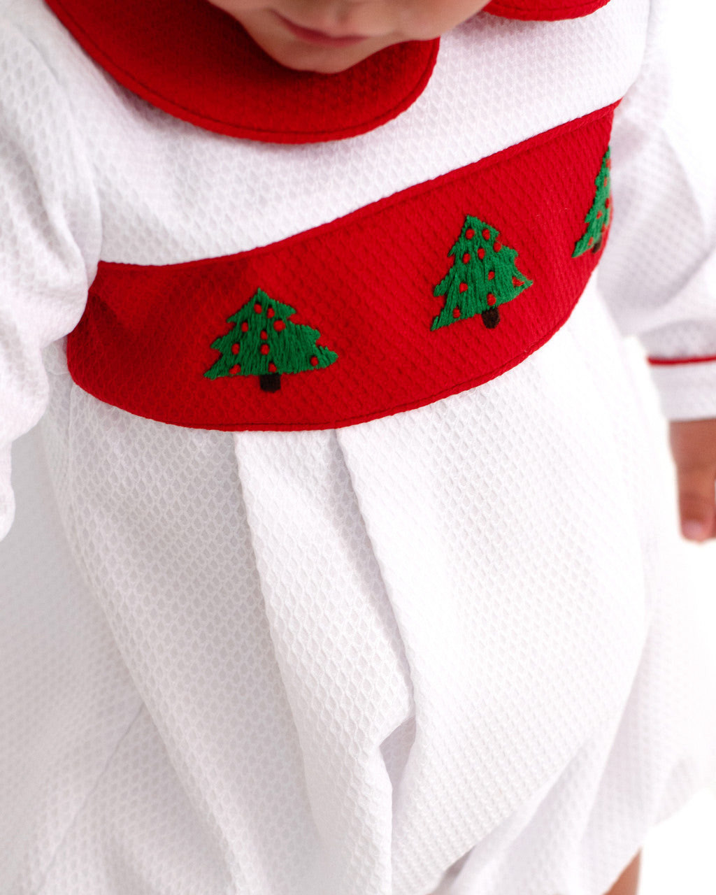 Red And White Honeycomb Embroidered Christmas Tree Bubble