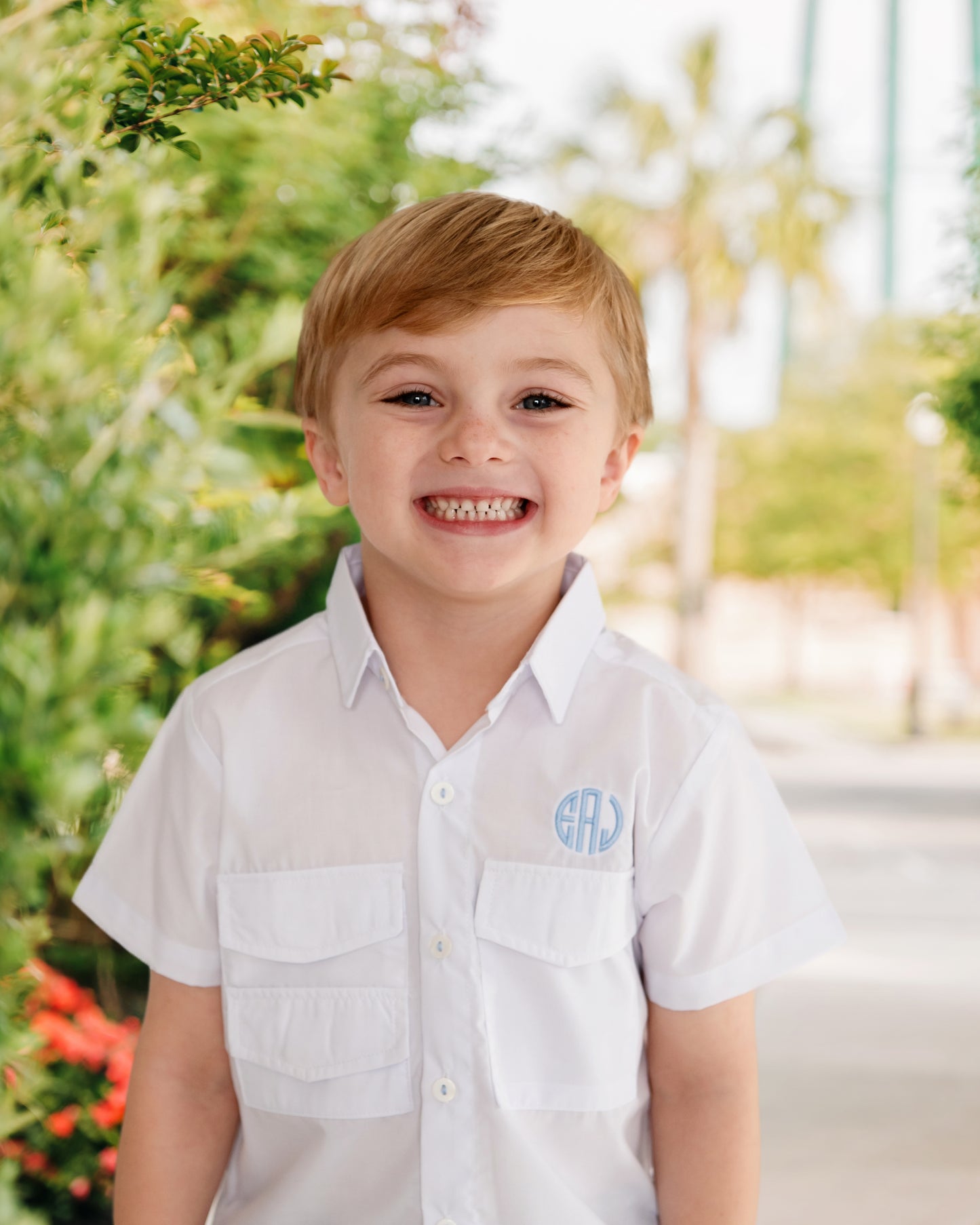 White Fishing Shirt With Velcro Pockets And Mesh Lining